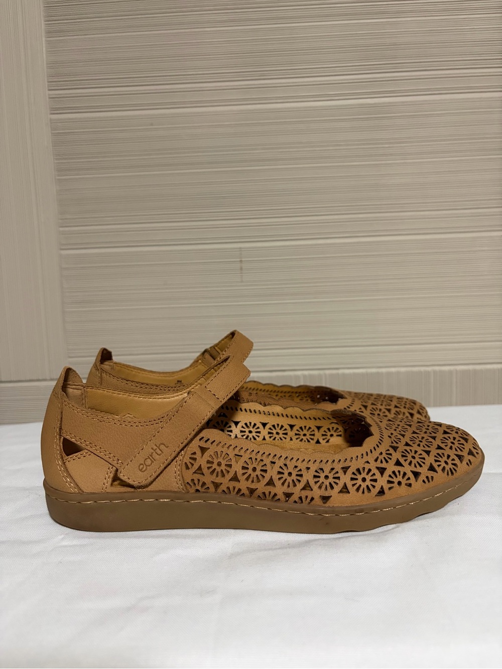 Earth Lady Perforated Mary Jane Flats Brown Size 8
